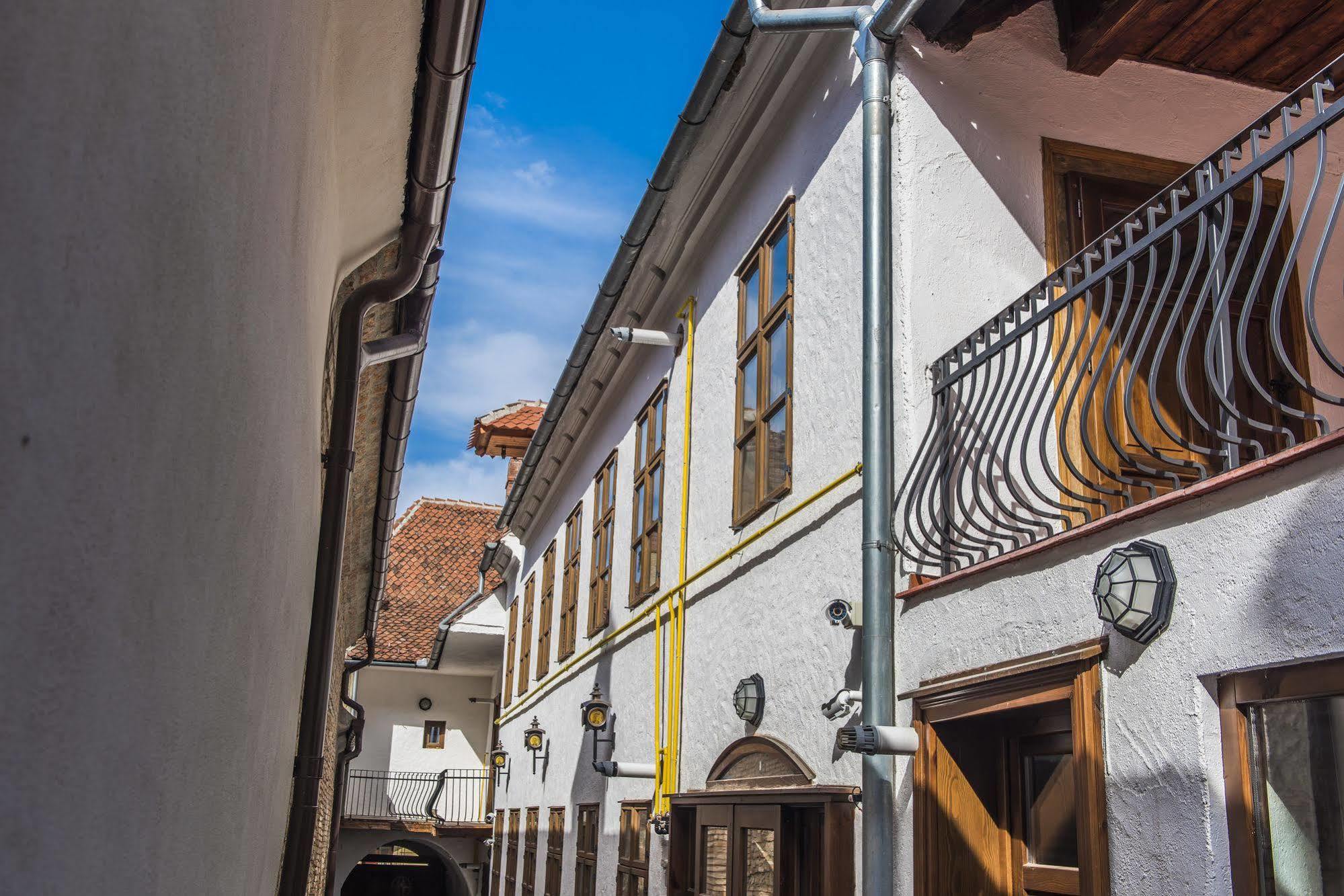 Casa Veche Aparthotel Brasov Exterior photo