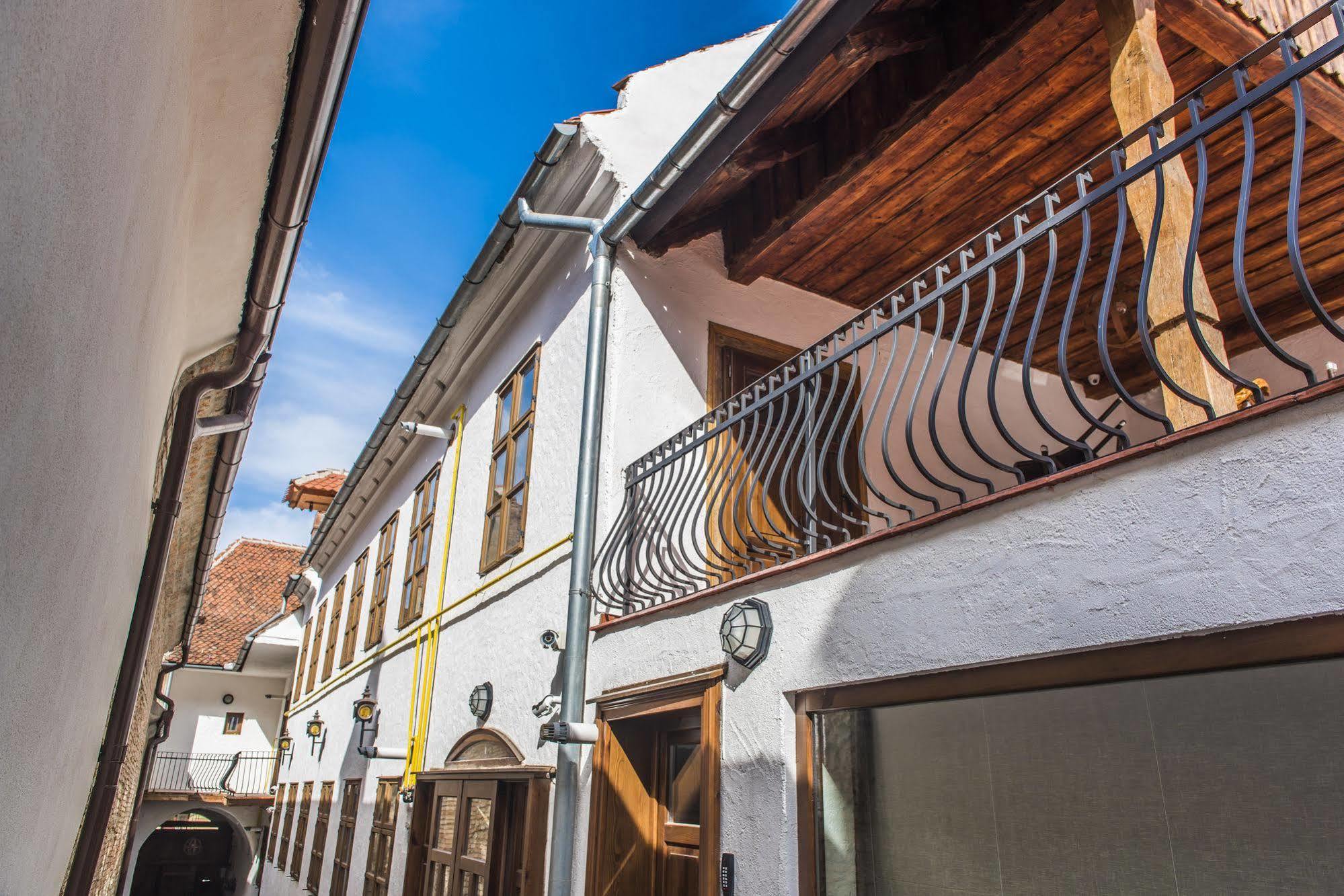 Casa Veche Aparthotel Brasov Exterior photo